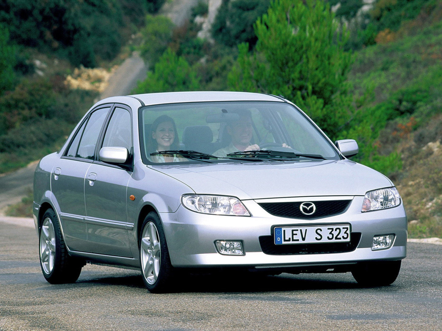 Mazda 323 (1)